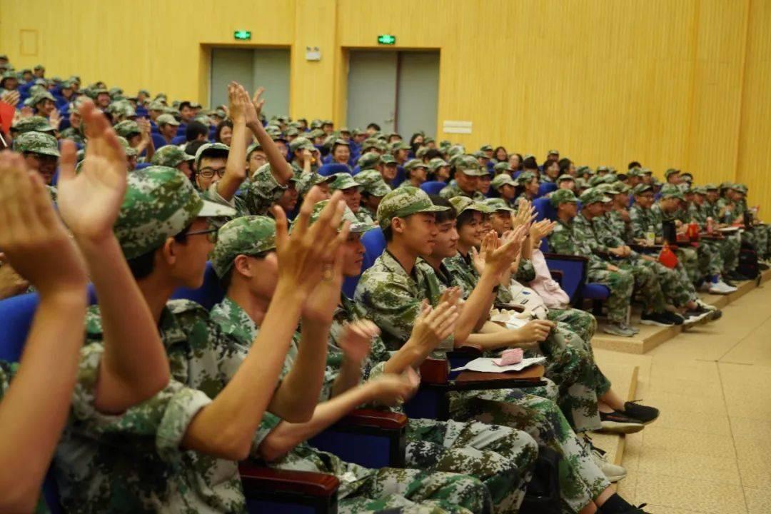 摇滚乐团的装扮